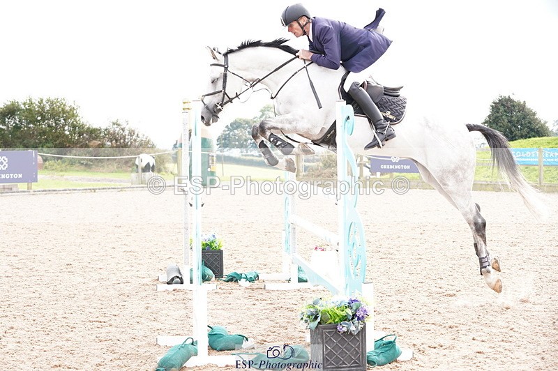 241004A-124306-00450 - Fri 03 Snr Newc & 1.10m Open