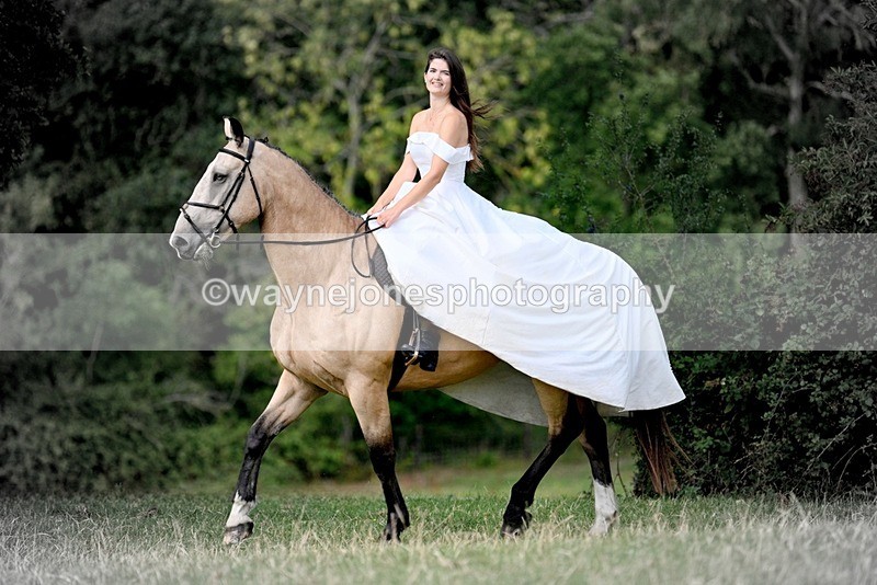 WJ7_5985-002 - Zoe & Fred Wedding Dress Shoot 09-08-25