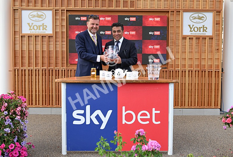 190826-275 Henley On Thames - Race 7 17.20pm Sky Bet Nursery Handicap