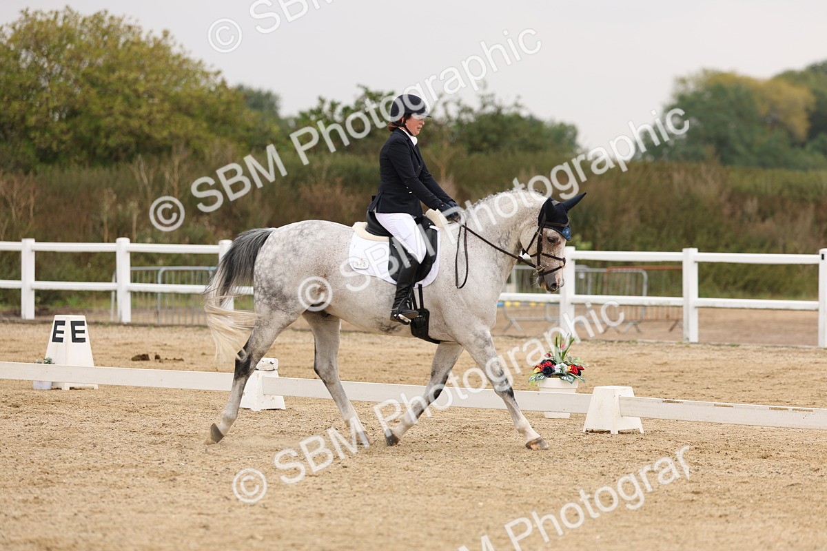 SBM_01618 - Class 9 - Novice 27 Champs