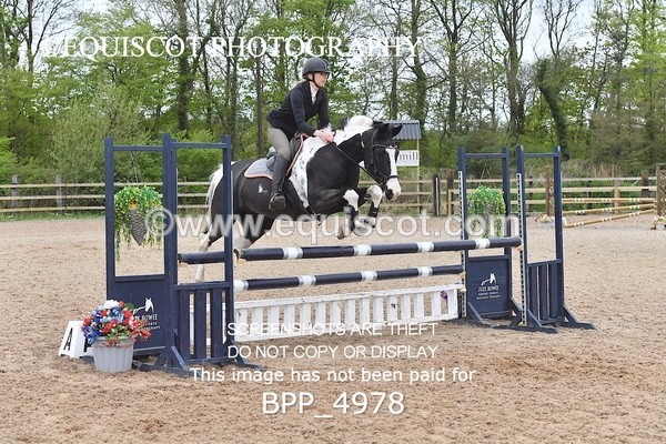 BPP_4978 - CLASS 24 SUN Senior BritiNovice/ 90cm Open