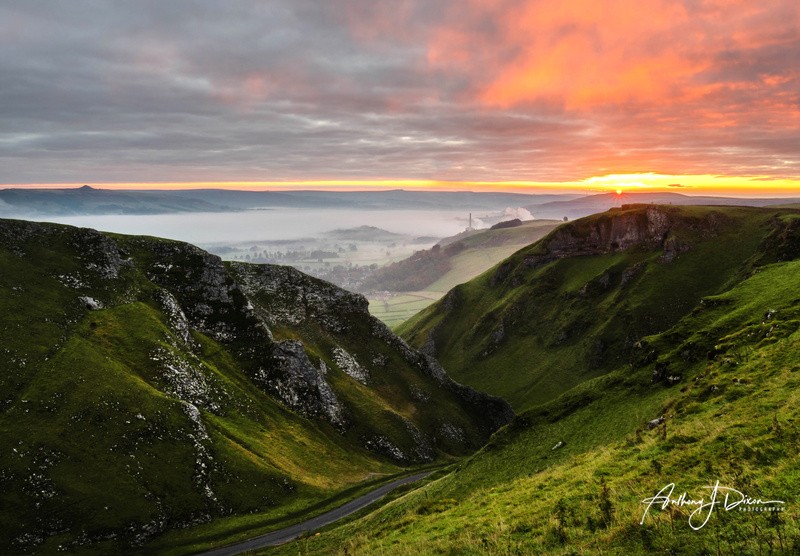 Winnats Pass Sunrise - Peak District