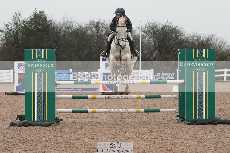 251207-120038-01928 - Cls 20 Snr Newcomers and 1.10m