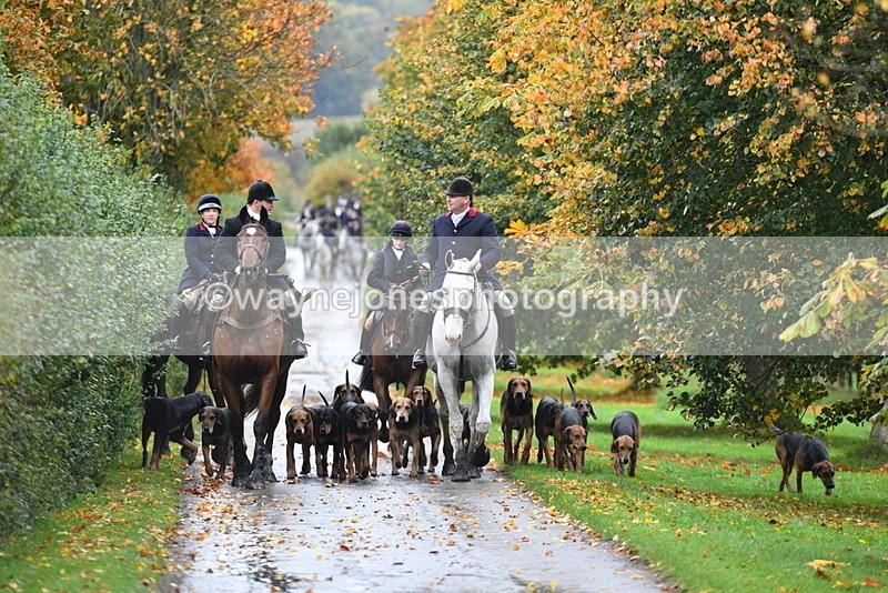 WJ5_6055 - B&B walk back for Hunt Tea !
