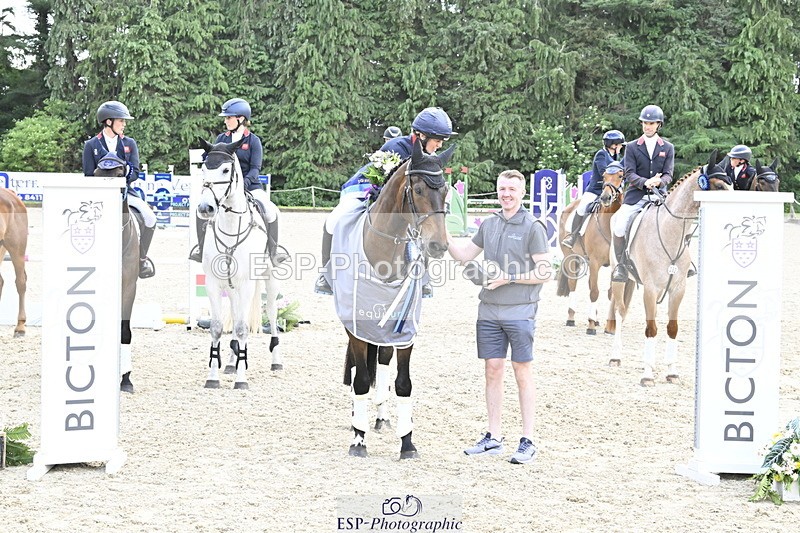 250525A-161216-18529 - Presentations Section C CCI 2 Star Long