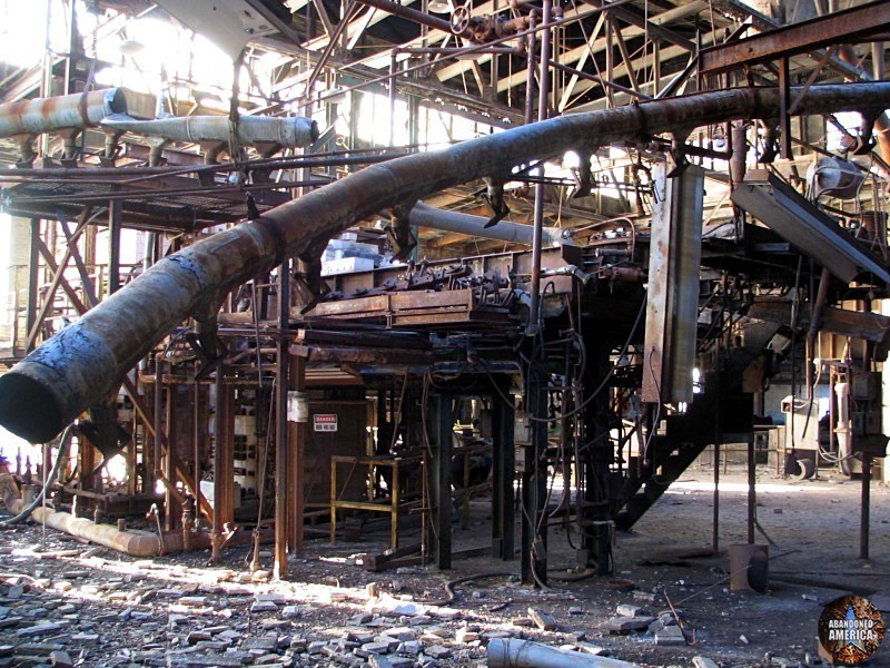 Fostoria Glass Company (Moundsville, WV) | Hanging Pipe - The Fostoria Glass Company