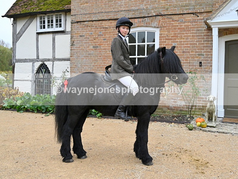 WJ7_6835 - Berks & Bucks - Children's Meet - The Old Farmhouse – Steventon.