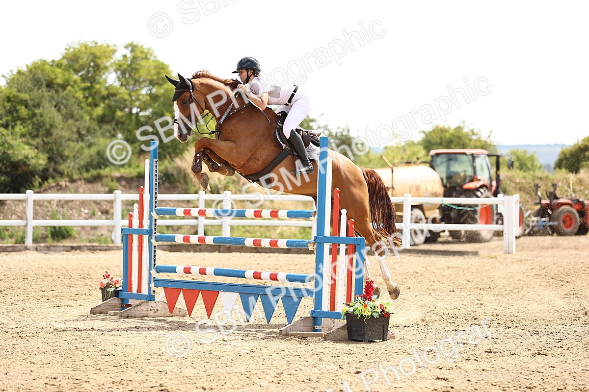 SBM_000677 - Class 15 - Redpost Equestian Senior Foxhunter - 1.20m