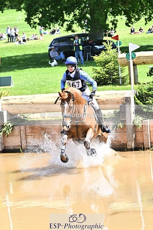 240525-120345-12898 - 367-CROSSTOWN_FINTANS_LAST-Catherine_Burrell