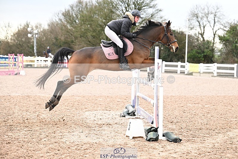 251206-124018-01012 - Cls 12 Snr Newcomers and 1.10m