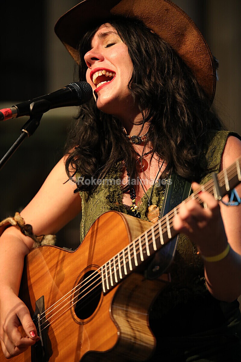 FOLK N BLUES-366 - FOLK and BLUES SEPT 2022