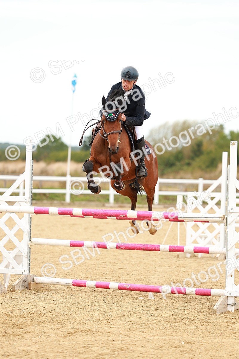 SBM_001602 - Class 4 - Senior Newcomers - 1.10m
