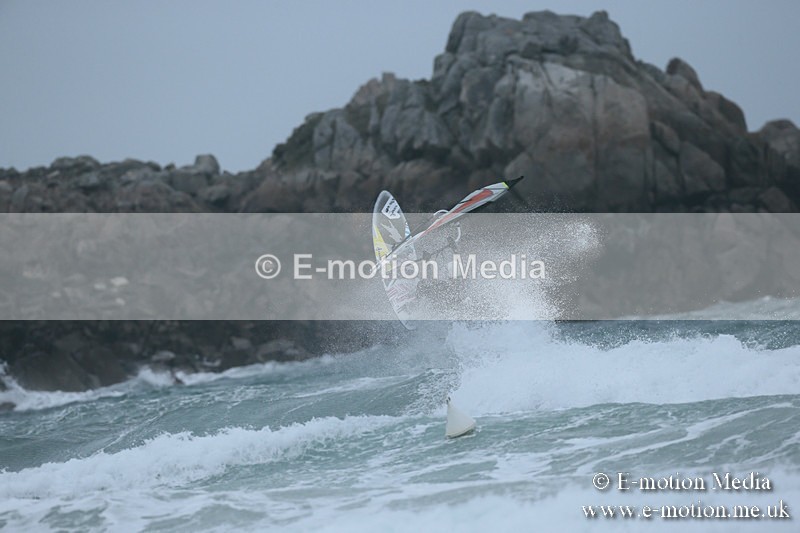 WS 030413-98 - Windsurfing