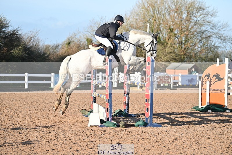 231210A-131241-02516 - Cls 20 Newcomers & 1.10m Open