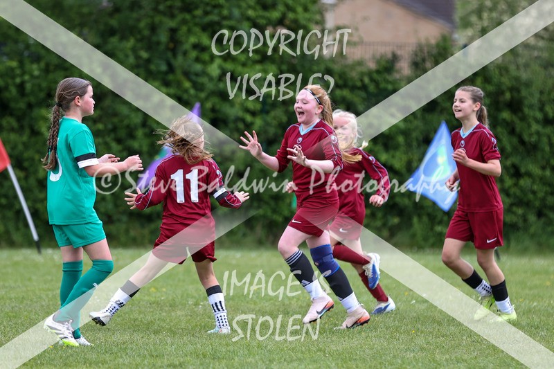 1DX32267 - Covingham Park V Tadpole Farm