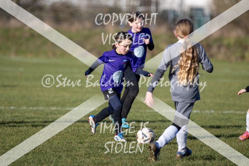 1DX31372 - 2026-01-17 FC Abbey Meads U9 Purple Girls V Develop FC U9 Girls
