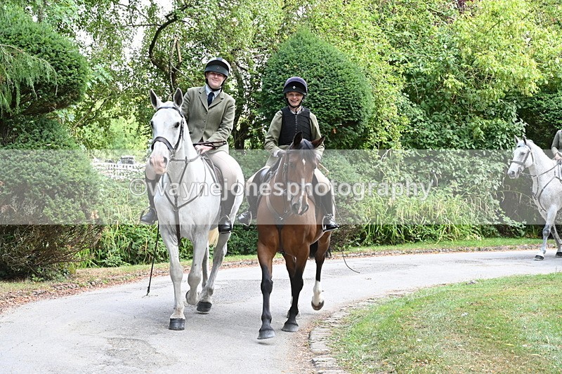 WJ6_3966 - Berks & Bucks - The Old farmhouse - Hound Exercise 20-08-25