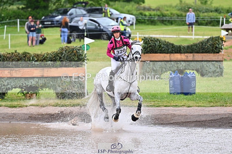 250524A-122310-10182 - B-320-Emma.Hyslop-Webb-CHICAGO.CHARLIE