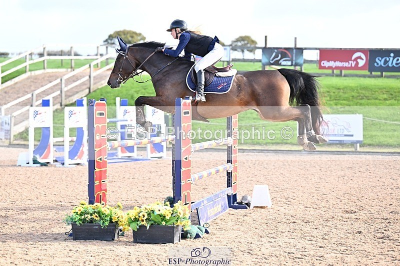 251005-104600-02858 - Cls 15 Foxhunter and 1.20m