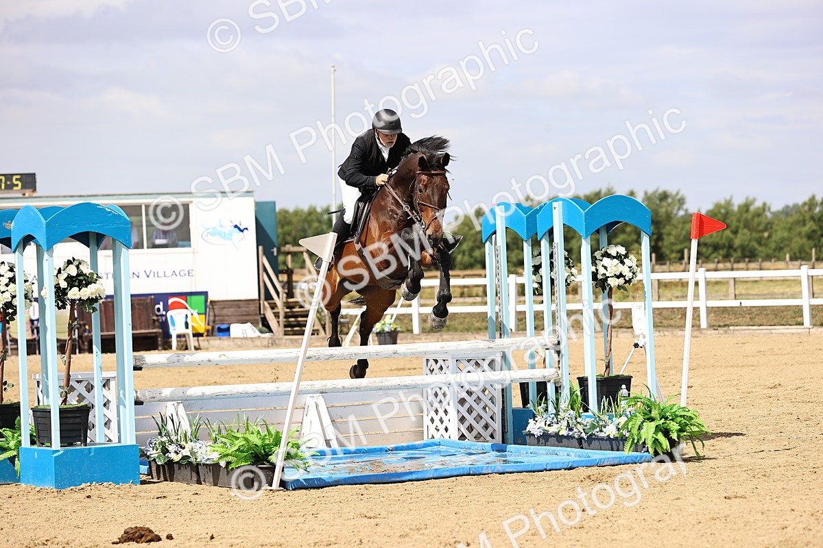 SBM_009651 - Class 8 - Senior Newcomers - 1.10  Open
