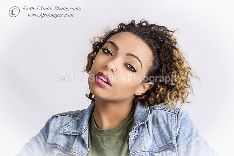 0KJS0910 - Portraiture