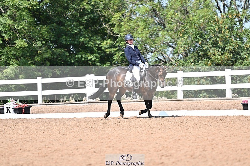 250816-122245-03997 - 090-Sarah.GoddardSaris.Fingers.Crossed