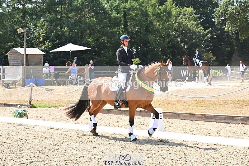 250810A-132645-06639 - Medium SILVER Presentations