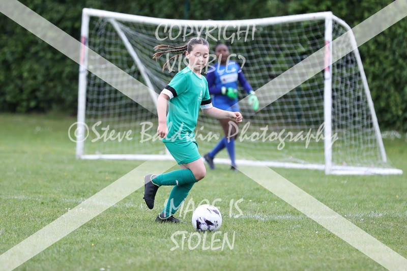 1DX32226 - Covingham Park V Tadpole Farm