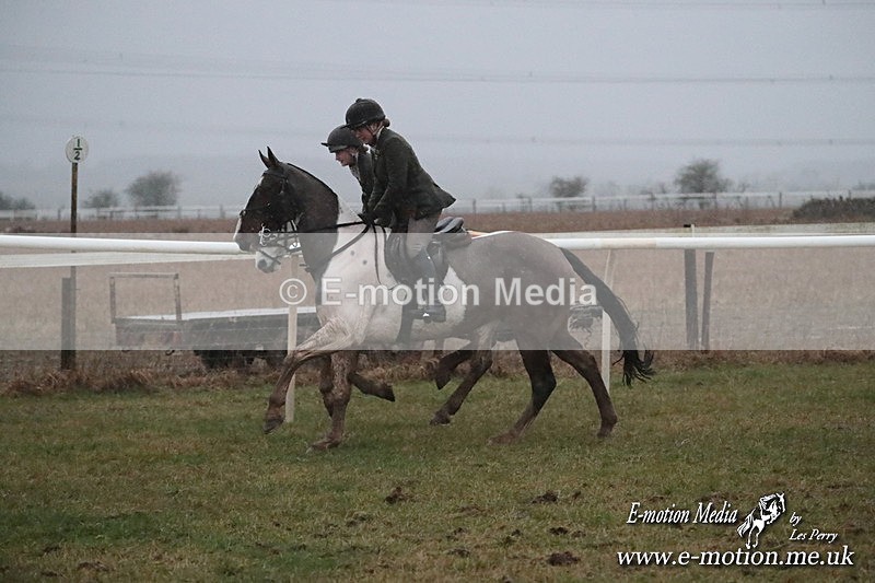 PtP 260125 1230 - Cocklebarrow Point-to-Point racing with the Heythrop Hunt 26/01/25