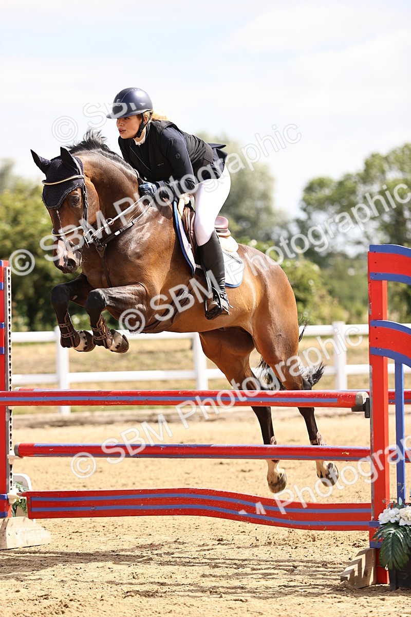 SBM_009623 - Class 8 - Senior Newcomers - 1.10  Open