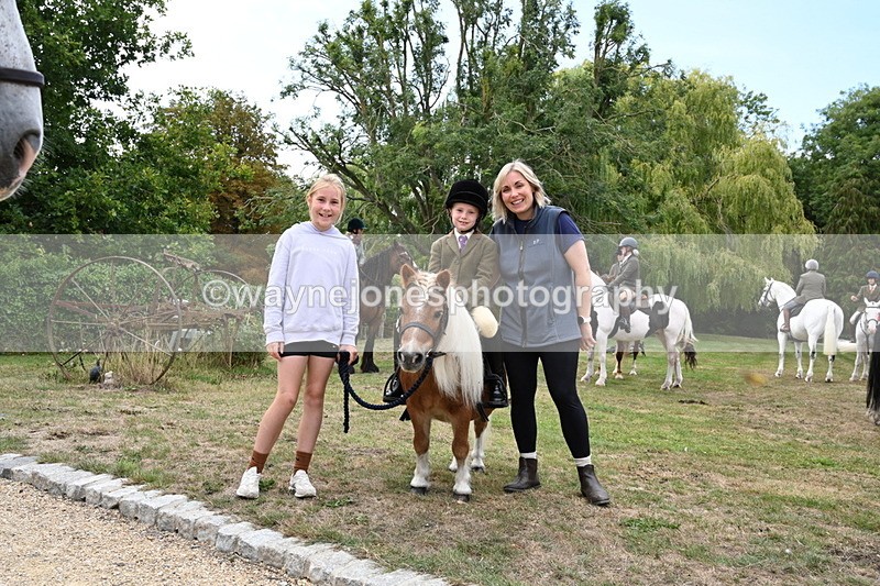 WJ6_3756 - Berks & Bucks - The Old farmhouse - Hound Exercise 20-08-25