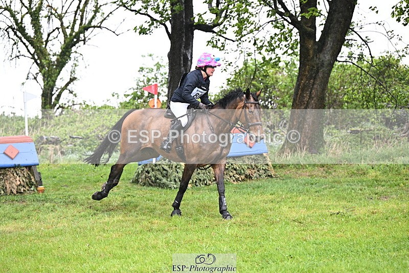 250418-123414-03016 - 080-Tichy.Sanders-SPARHANGER.VELVET