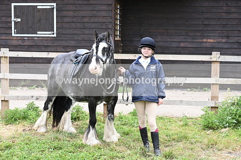 WJ6_2894 - Berks & Bucks - The Old farmhouse - Hound Exercise 20-08-25
