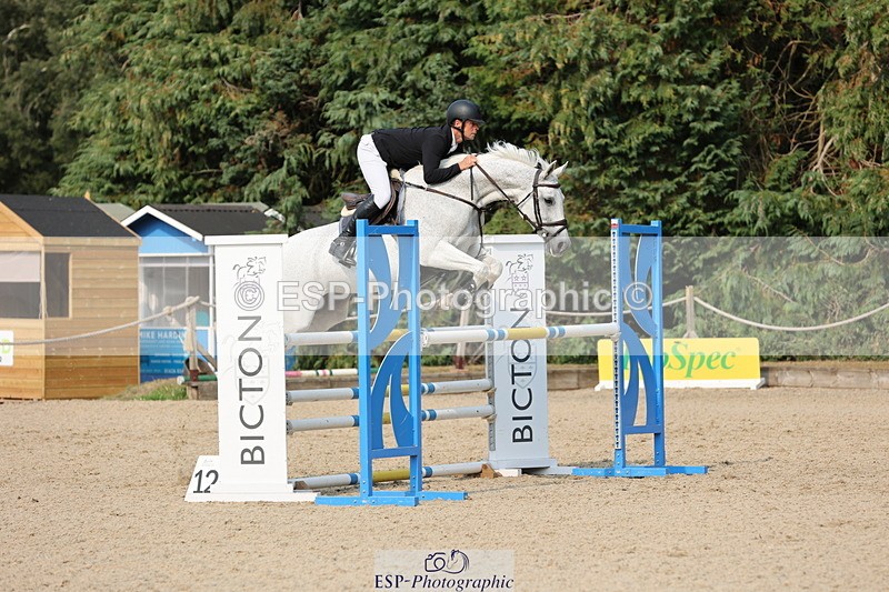 250816A-161218-02697 - Cls 9 Snr 1.10m Open