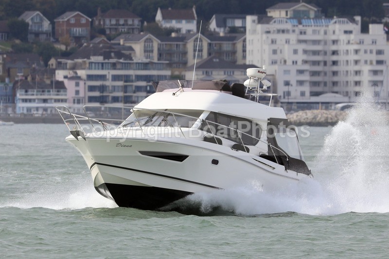 170924 DIANA 1Y3A3036 - Flybridge Cruisers