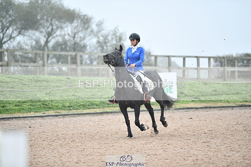 241102A-113718-04347 - SAT Cls 9 British Novice and 90cm Open