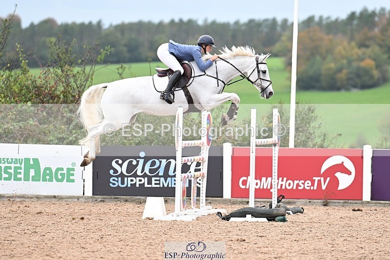 251022-143608-00688 - Cls 6 Snr Foxhunter 1.20m