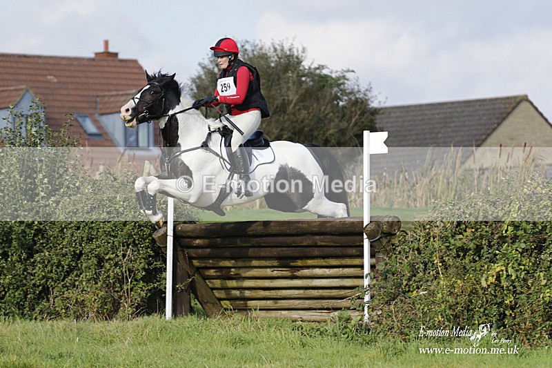  WWHT 171021 3951 - Open (1.00m)  17/10/21