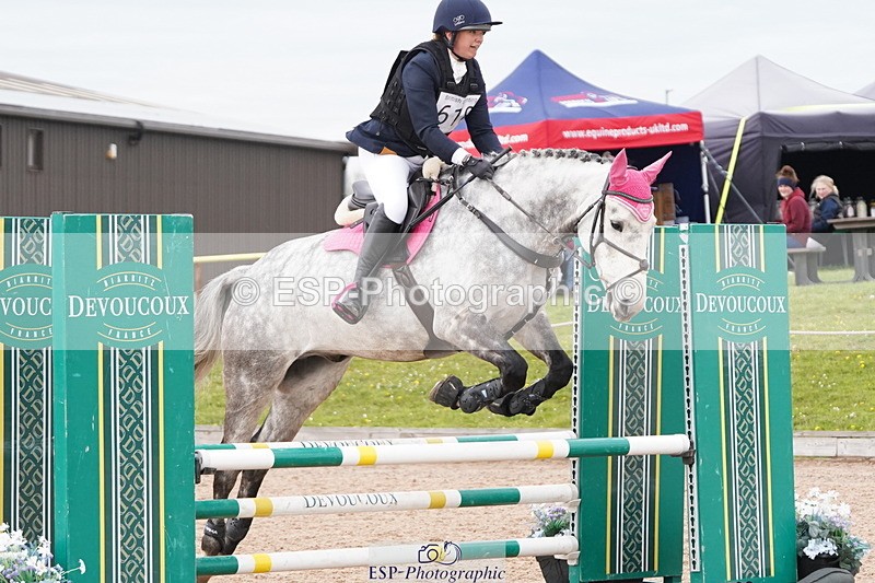 250419-150254-12814 - 618-Sophie.Channon-HIVES.LUCKY.BOUNCER