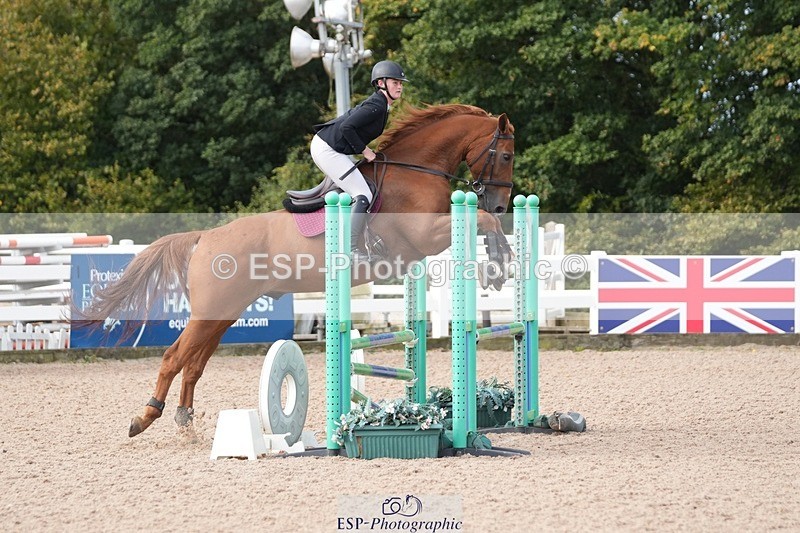 251005-100310-02443 - Cls 22 British Novice and 90cm