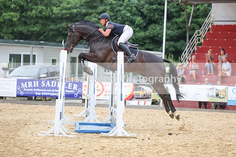 3E7A6441 - Class 8: Senior Newcomers/1.10m open