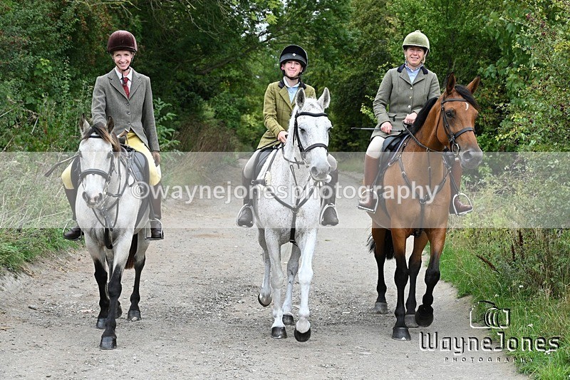 WJ7_0929 - Berks & Bucks Hound Exercise Blewbury 13-09-26