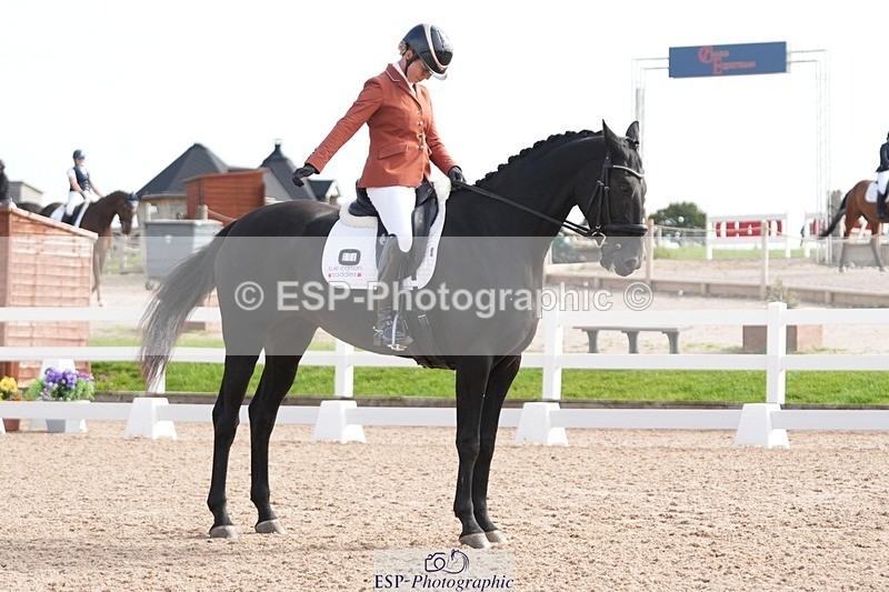 250906-103134-01500 - 004-Charlotte.DickerDevaldi's.Kiss