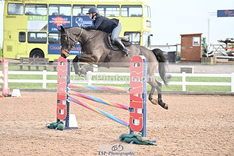 231209A-122704-01777 - Cls 12 Newcomers & 1.10m Open