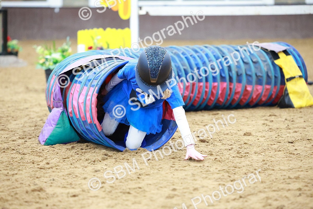 SBM_002141 - Class 3 - Horse & Hound (60cm)