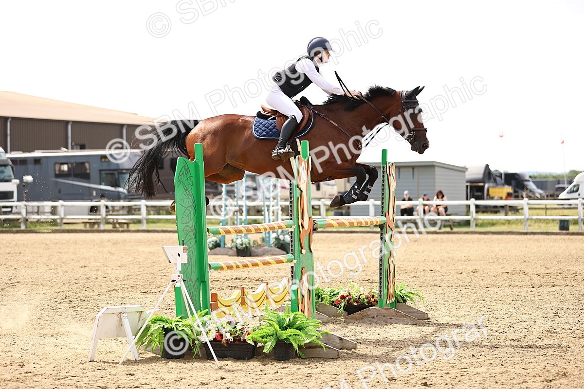 SBM_000540 - Class 15 - Redpost Equestian Senior Foxhunter - 1.20m