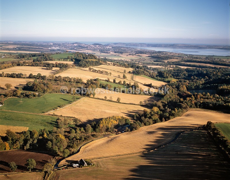 A00412C Braes of the Carse to Dundee City in 2002 - Mountains, hills and moors