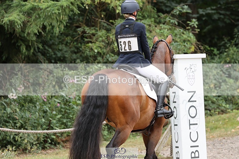 250803A-111121-10701 - L-526-Lucy.Woolams-ZATESS.CLASSIC