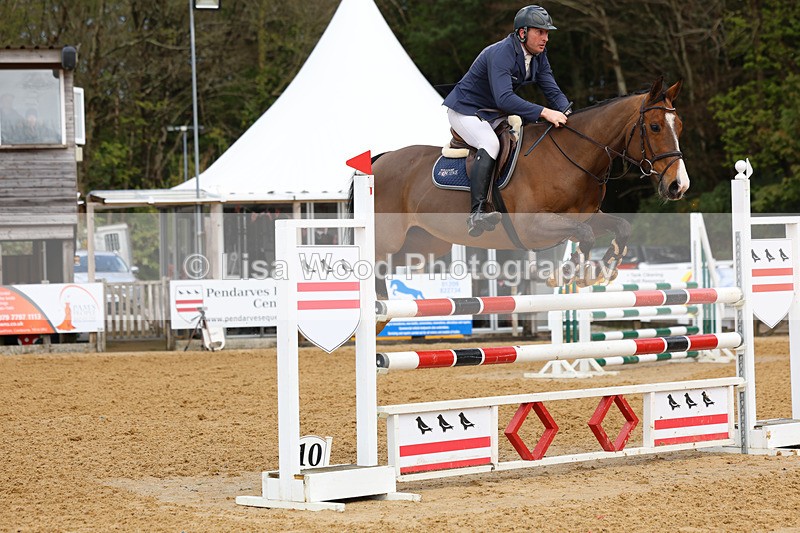 3E7A1994 - Class 7: Senior Newcomers/1.10m open