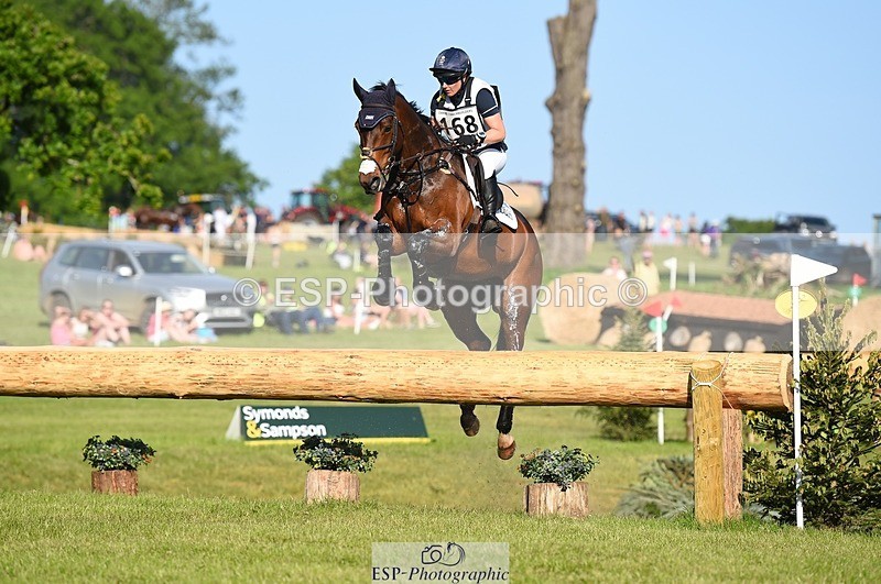 230527-180226-13704 - 168-PARKFIELD_ARTIE_BLOU-Laura_Collett-XC
